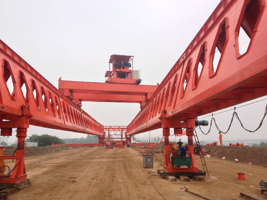 安裝架橋機(jī)安全監(jiān)控管理系統(tǒng)現(xiàn)場一