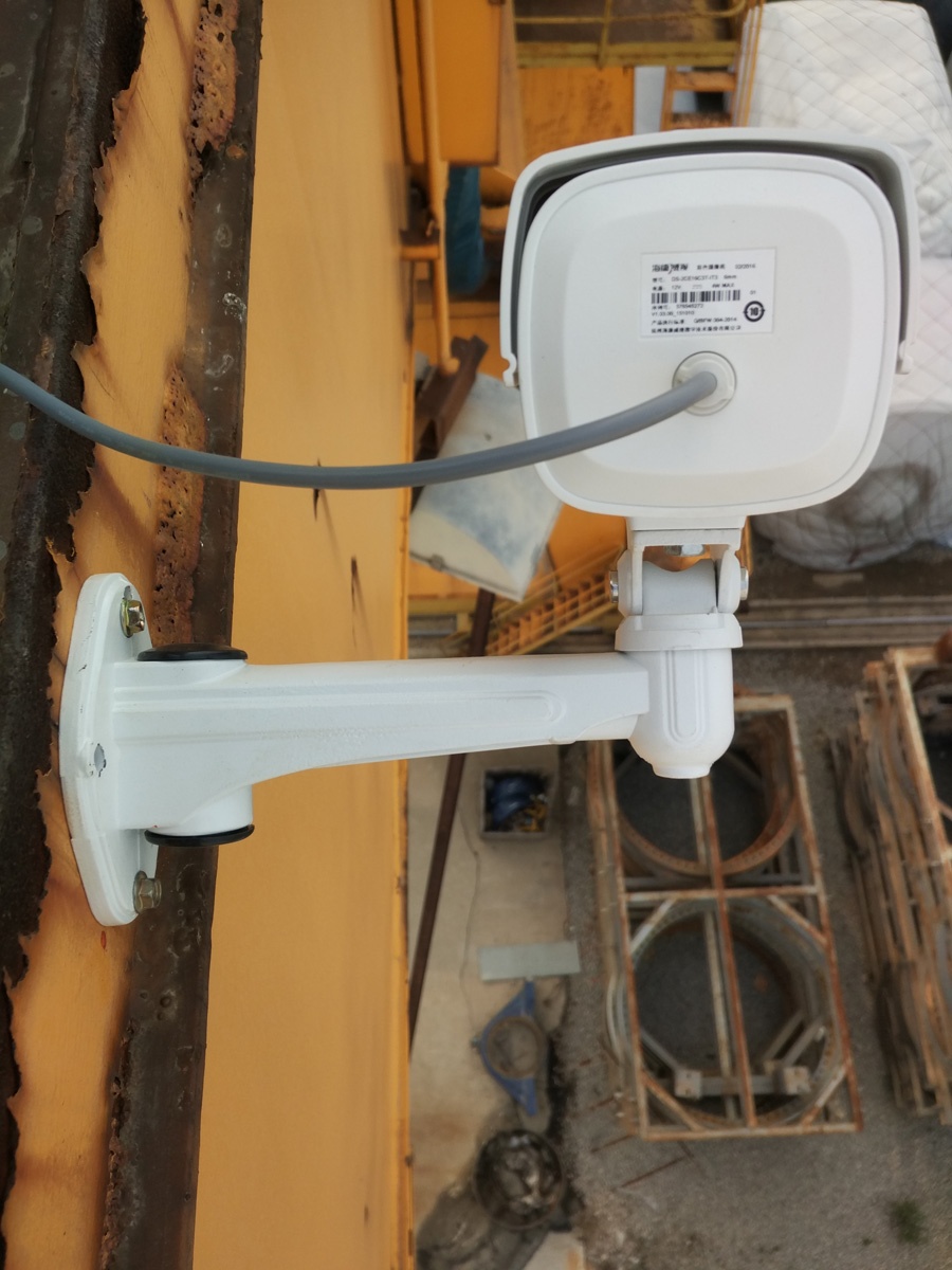 連云港門式起重機(jī)監(jiān)控系統(tǒng)安裝現(xiàn)場(chǎng)三